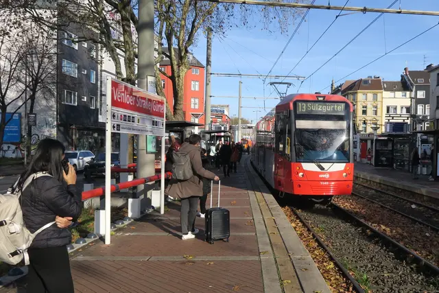 Bald abends und sonntags wieder im 15-Minuten-Takt: Auch auf der Linie 13 und 1 dürfen sich die Fahrgäste über Verbesserungen freuen. | Foto: Hermans