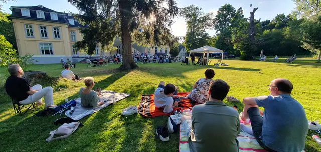 Ein facettenreiches Programm erlebten die Besucher im Schlosspark. Foto: Gabi Knops-Feiler
