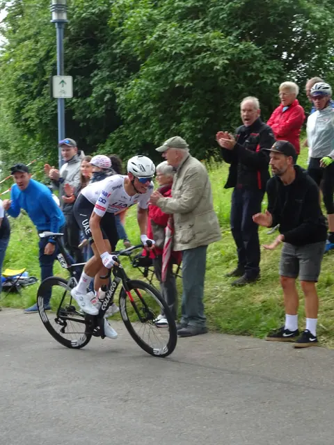 Der Tour der France Etappensieger von 2021 und dreifache Deutsche Meister Nils Politt startet in Quadrath-Ichendorf. 
 | Foto: Fenja Knees