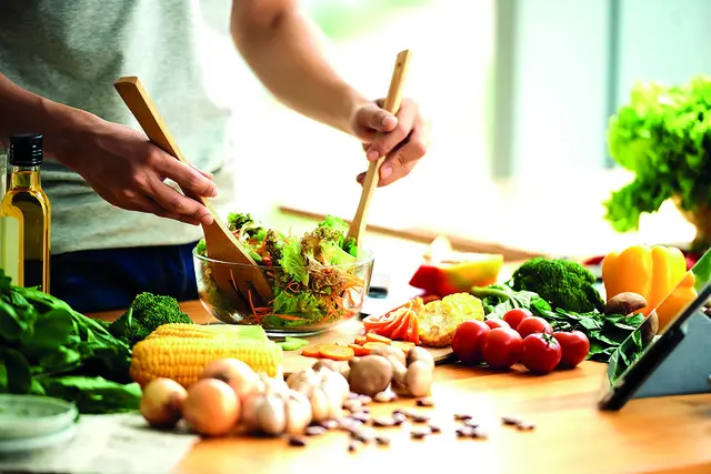 Eine vollwertige und basische Ernährung spielt die zentrale Rolle bei der Osteoporose-Vorbeugung. Foto: Basica_Juan Carlos Tardio/akz-o