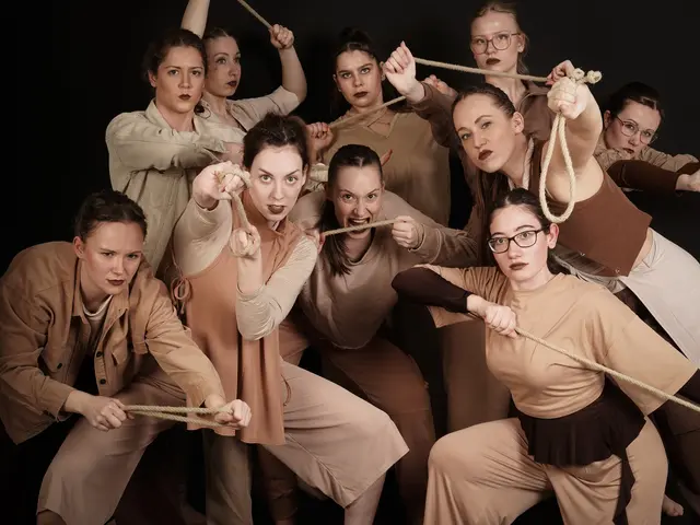 Mehrere Tanzgruppen von Jamaa Dance Studio präsentieren ihre Shows - hier Jamaa Dance Company.  | Foto: Luna Dehenn