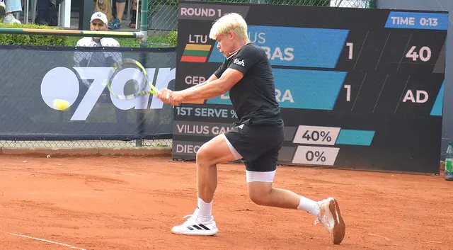 Kraftvoll und dynamisch, am Ende aber erfolglos: Diego Dedura, eines der 17-jährigen Talente, die derzeit die Hoffnungen des deutschen Tennis auf ihren Schultern tragen. | Foto: dru