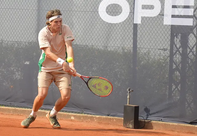 Der Argentinier Lautaro ließ Mats Rosenkranz mit seinem nahezu fehlerfreien Sandplatztennis am Ende keine echte Chance und gewann mit 6:4; 6:3. Am Nachmittag zog er an der Seite Gonzalo Villanueva auch in Doppel in Runde 2 ein. | Foto: dru