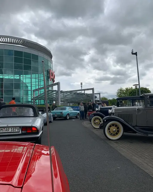 Rund 100 historische Automobile werden bei der Oldtimer-Show "KultTour" am 7. September 2025 in Bergheim erwartet. | Foto: Andrea Floß