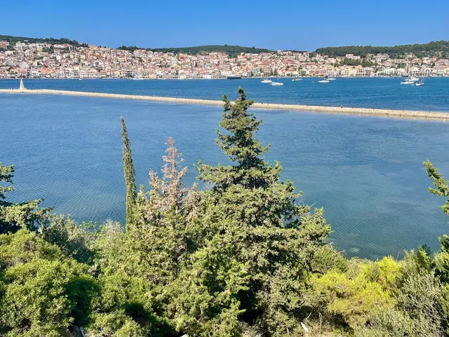 Das schmucke Hafenstädtchen Argostoli ist die kleine Metropole der Ionischen Insel Kefalonia im Westen Griechenlands. Gut 13 000 Einwohner leben in der Stadt, die 1953 nach einem schweren Erdbeben komplett neu errichtet wurde.
 | Foto: Daniel Basler