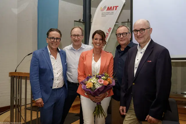 vl. Peter Ehrenberg, Thomas Wallau, Nadja Johnen, Karl Heinz Land und Michael Kremer nachdem Fabrikgespräch in der Meys Fabrik | Foto: Alfred Heimermann