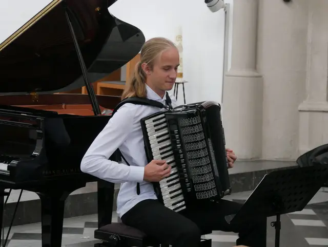 Martin Ruland, Akkordeon Solo, in der Remigiuskirche bei "Bühne frei für Beethoven".  | Foto: Anita Brandtstäter