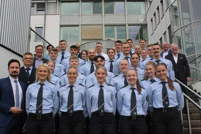 Die 26 Neuzugänge der Kreispolizeibehörde. Foto: Polizei Rheinisch-Bergischer Kreis