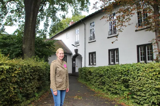 Uta Heidkamp gehört der Projektgruppe Schulerweiterung an. Diese fordert, den Neubau und die Altbau-Sanierung der Grundschule Frankenforst in einem Zuge umzusetzen, so wie es geplant war und versprochen wurde. Foto: Flick 