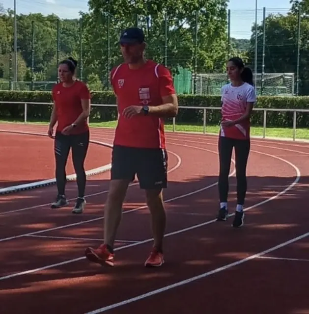 gemeinsames Aufwärmen der Elsdorfer Athleten | Foto: El-Hajjami