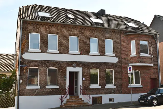 Dieses Haus in der Kendenicher Buschstraße wird zurzeit für die Unterbringung von Geflüchteten vorbereitet. | Foto: Foto: Brodüffel