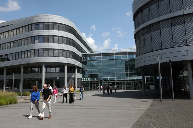  Die RheinEnergie AG am Parkgürtel in Ehrenfeld.  | Foto: Arton Krasniqi