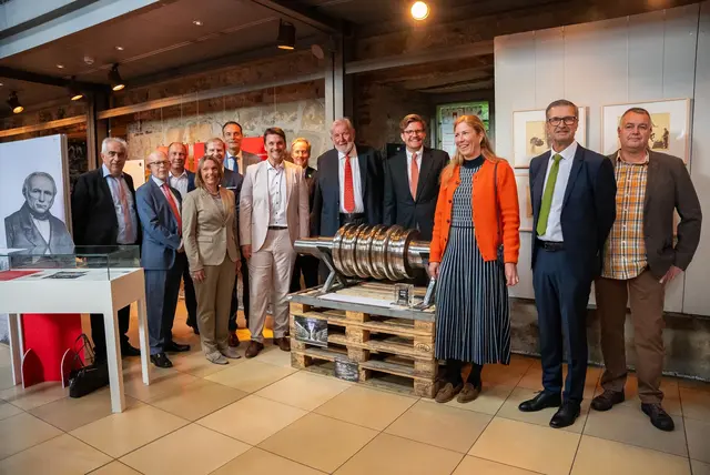 In der Remise der Burg Wissem wurde eine Ausstellung zum 200-jährigen Jubiläum der Mannstaedt-Werke eröffnet. Die Ausstellung ist noch bis zum 30. November zu sehen. | Foto: Stadt Troisdorf