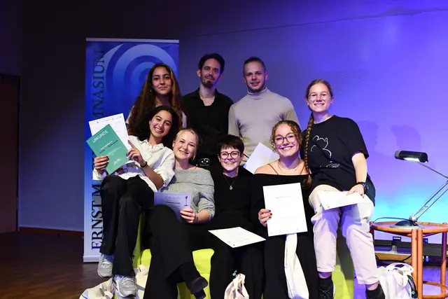 Faszinierender Wettbewerb im EMG: Die jungen Hürther Poeten begeisterten mit außergewöhnlich kreativen Texten. | Foto: Foto: Brodüffel