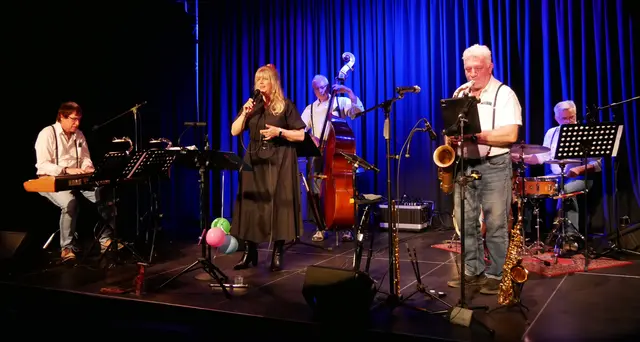 Kraske's Knusperjazz gastierte nach 2017 wieder in der Konzertreihe R(h)einJazz der Stadt Wesseling im Rheinforum.  | Foto: Anita Brandtstäter