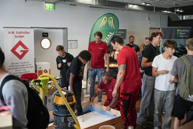 Der "Marktplatz der Möglichkeiten" ist ein erfolgreiches Hürther Matching-Event für Schüler und Unternehmen. | Foto: Foto: AWH