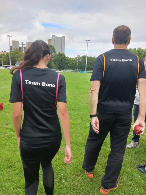 Die Teams waren mit eigenen Shirts angetreten. | Foto: El-Hajjami