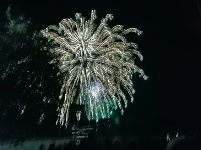 Feuerwerk nach dem Night-Glow.  | Foto: Heike Löhrer