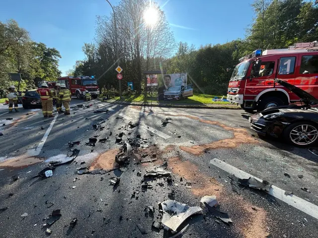Verkehrsunfall auf der Altenberger-Dom-Straße/ Einmündung Bergstraße . Foto: Polizei