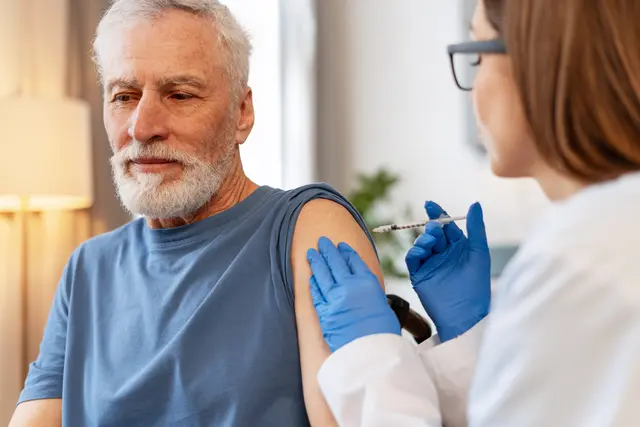 Das Gesundheitsamt der Stadt Köln rät zur Impfung gegen Grippe und Corona.  | Foto: Symbolfoto: Maria Vitkovska - stock.adobe.com