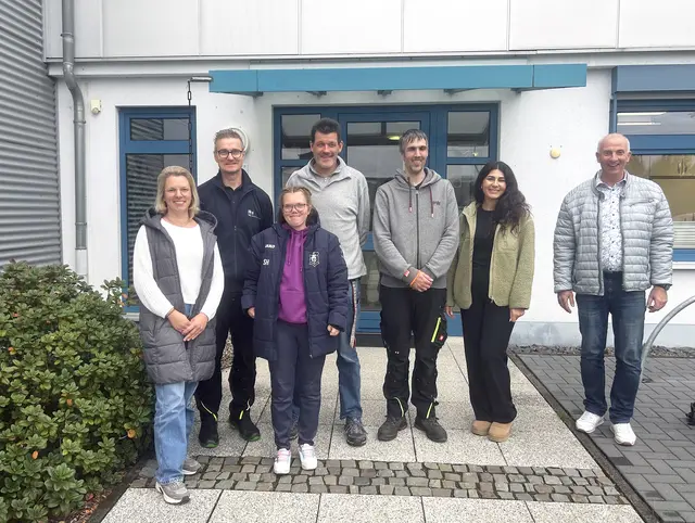 Johanna Gewalt vom Inklusionsdienst der BWO, Rüdiger Burhans von der Helen-Keller-Schule, Stine Hundshausen, Beschäftigte der BWO Faulmert, Carsten Rennhack von Rennhack‘s TV-Service, Daniel Gottwald, Beschäftigter der BWO Faulmert, Ezgi Candir, Erzieherin in der AWO-Kita Lina-Ege, und Johannes Wester, Pädagogischer Leiter der BWO. | Foto: BWO GmbH 