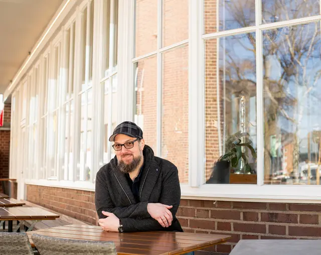 Der Hürther Bestsellerautor Carsten Henn legt mit "Sonnenuntergang Nr. 5" seinen mit Spannung erwarteten neuen Roman vor. | Foto: Foto: Marion Koell
