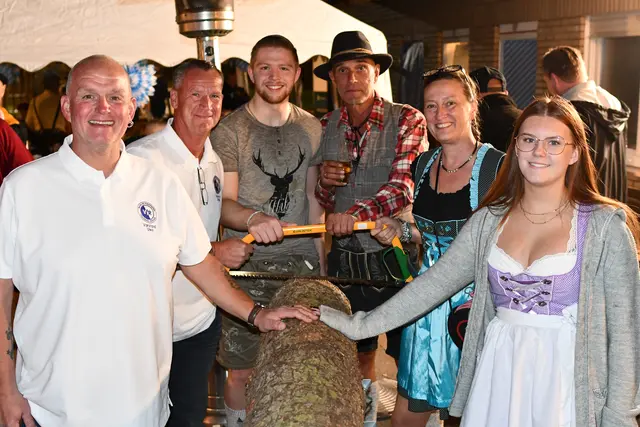 Für viel Gaudi beim traditionellen Oktoberfest des VfR Fischenich sorgten auch beliebte "Festspiele" wie das Wettsägen. | Foto: Foto: Brodüffel