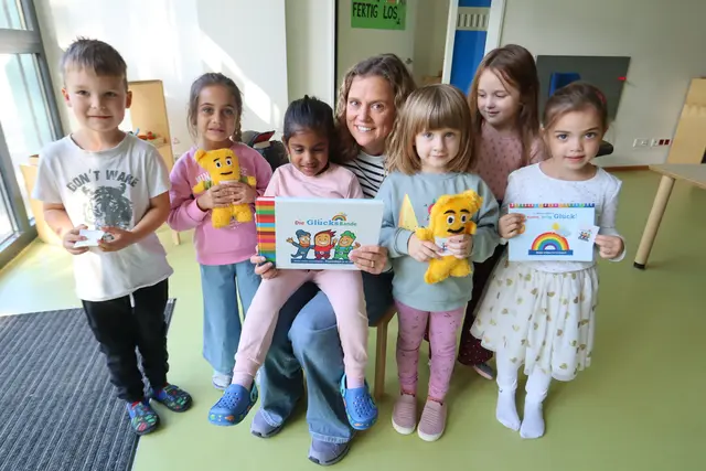 Mit dem Handbuch hat das NaturGut Ophoven ein Werk für pädagogische Fachkräfte geschaffen, das zeigt: Glück zu teilen bedeutet, nachhaltig in die Zukunft zu wirken – für Kinder, Erwachsene, Tiere, Natur und Umwelt. Foto: NaturGut Ophoven
