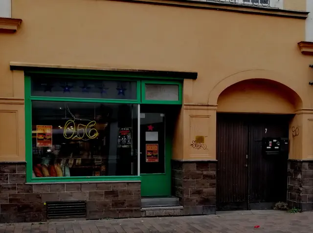 Das „5 Sterne Oslo" in der Mühlenstraße 7 soll durch die Gründung einer Genossenschaft erhalten bleiben.  | Foto: Heike Löhrer