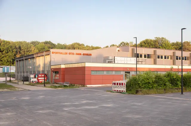 Geschlossen wegen Baumängeln sind unter anderem die vier Hallen der Otto-Hahn-Schulen. Foto/ Archiv: Axel König
