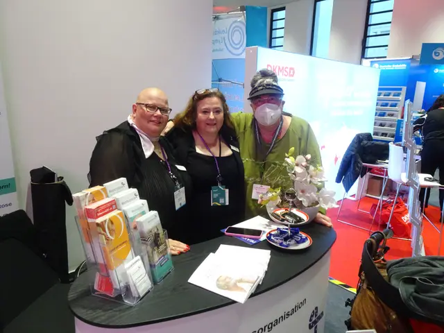 Nicole Hegmann, Petra Ruh mit ihrem Mastozytose Stand  | Foto: Bildrechte: Norbert Herod