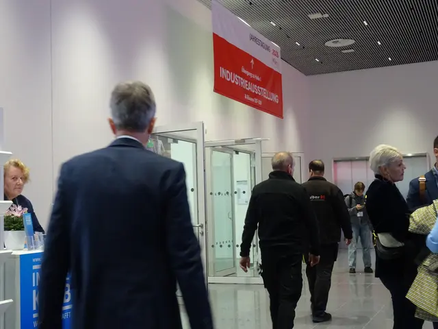 Durch die Messehallen... | Foto: Bildrechte: Stefania Herod