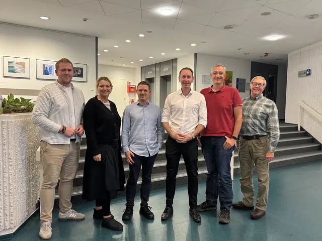 Der neu gewählte Fraktionsvorstand: Nico Novacek, Susanne Meinel, Daniel Engel, René Wirtz, Guido Schaefers und Achim Tüttenberg (von links).  | Foto: Foto: SPD-Fraktion Troisdorf