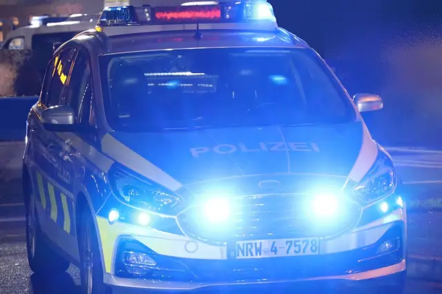 Bei einer nächtlichen Kontrolle auf der Duffesbachstraße zog die Polizei einen 40-jährigen Mann ohne Fahrerlaubnis und unter Drogen aus dem Verkehr. | Foto: Foto: Polizei NRW Symbolfoto