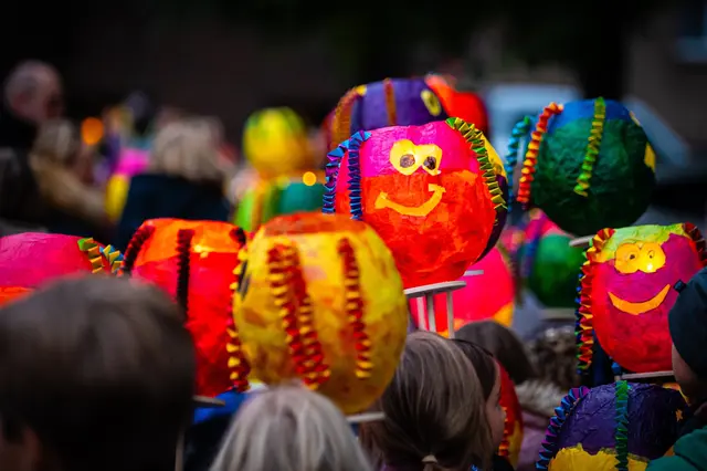 Freiwillige Helfer für den Martinszug in Brühl-Heide wurden massiv bedroht und gefährdet. | Foto: AdobeStock/mpix-foto (Symbolfoto)