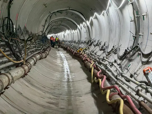 Der Neubau des Rheindükers zählt zu den bedeutendsten Infrastrukturprojekten der StEB Köln. Er ersetzt die Anlage aus dem Jahr 1928 und sorgt mit zwei Tunnelröhren – „Henriette“ und „Janine“ – künftig für eine zuverlässige und zukunftssichere Abwasserentsorgung. Insgesamt investieren die StEB Köln rund 110 Millionen Euro in das Projekt, das bis 2028 vollständig in Betrieb gehen soll. | Foto: StEB Köln