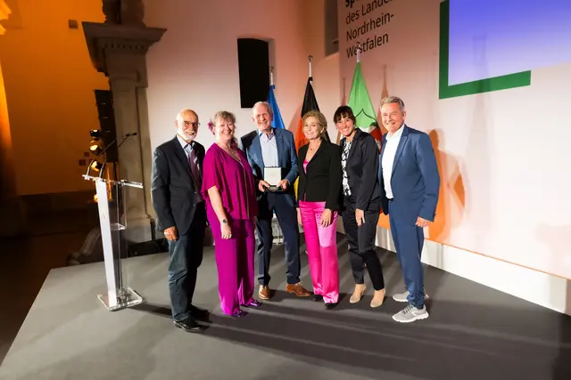 (v.l.) Uli Heimann, Staatssekretärin Andrea Milz, Wolfgang Faillard, Susanne Faillard, Caroline Schmitz-Faillard und Henrik Beuning. Foto: Andrea Bowinkelmann, LSB NRW