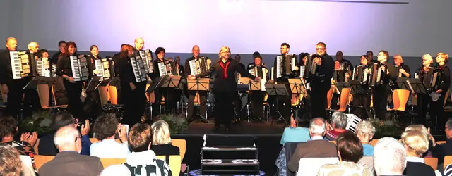 Eine Bühne voller Akkordeons und exzellenten Musikern. | Foto: Steimel