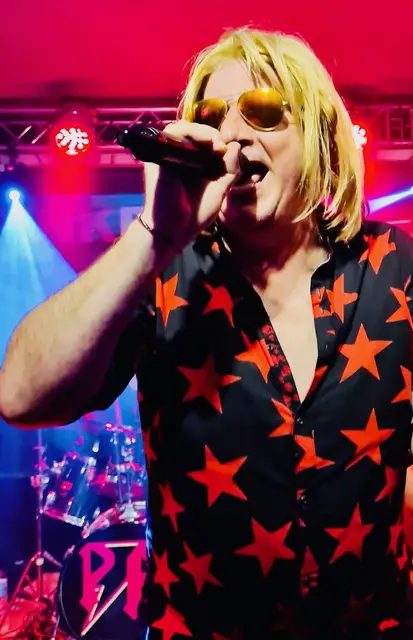 Foto: Mit Genehmigung und Dank an PINK FLÖNZ, Kai Wirtz, Erwin Perle, Henne, Belo und Manni, Leff Richter, LAGO BEACH Zülpich, Abu Ghazaleh, Peter Decker und Archiv