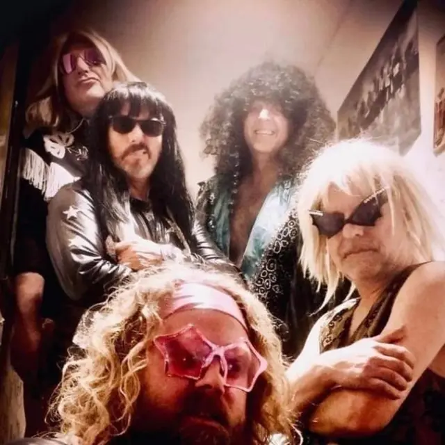 Foto: Mit Genehmigung und Dank an PINK FLÖNZ, Kai Wirtz, Erwin Perle, Henne, Belo und Manni, Leff Richter, LAGO BEACH Zülpich, Abu Ghazaleh, Peter Decker und Archiv