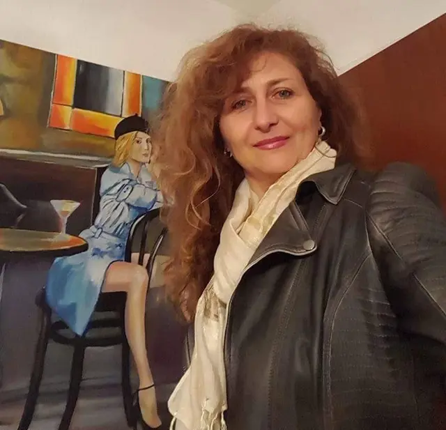 Inspiriert vom Austausch und Miteinander: Malerin Kati Oswald stellt beim Adventsmarkt der Kunstgemeinschaft Bergheim aus.  | Foto: Kati Oswald