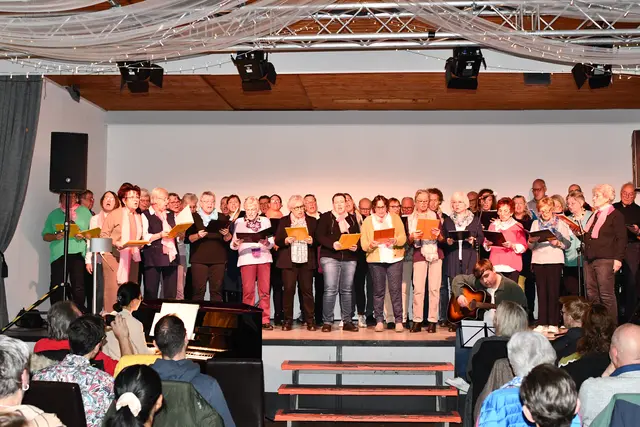 Stimmgewaltiges Quartett: Vier Kirchenchöre sangen geistliche Lieder und den Gospel-Klassiker "Oh happy day". | Foto: Foto: Brodüffel