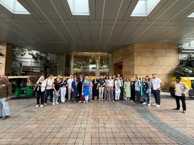 Das deutsche Team, bestehend aus medizinischen Kräften und der Kabinen-Crew, vor Abfahrt zur ersten Schule. | Foto: zVg