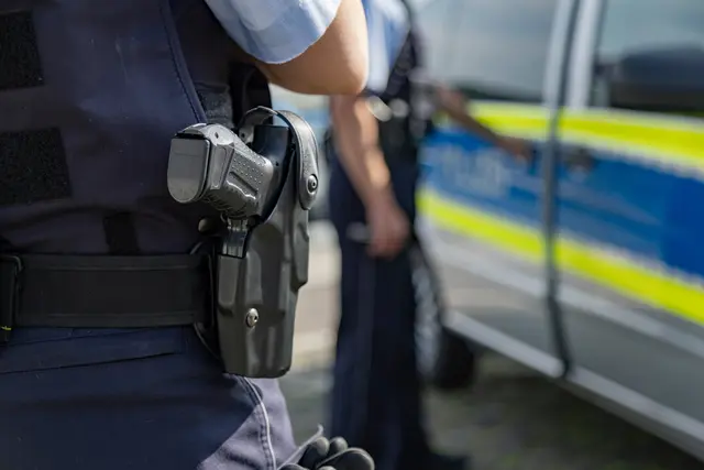 Symbolbild einer Festnahme. | Foto: PropCop Effects - stock.adobe.com