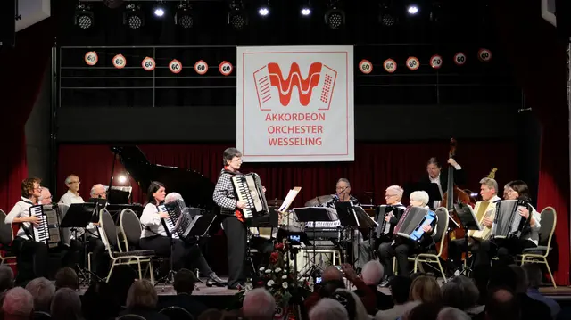 "Oblivion" - Anita Brandtstäter spielt das Bandoneon-Solo auf ihrer Hohner Gola von Astor Piazzolla.  | Foto: Wolfhard Brandtstäter