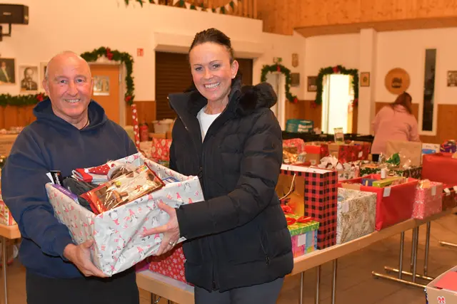 Hans und Monika Trier unterstützen die Weihnachtspaket-Aktion der Tafel seit vielen Jahren. | Foto: Foto: Brodüffel