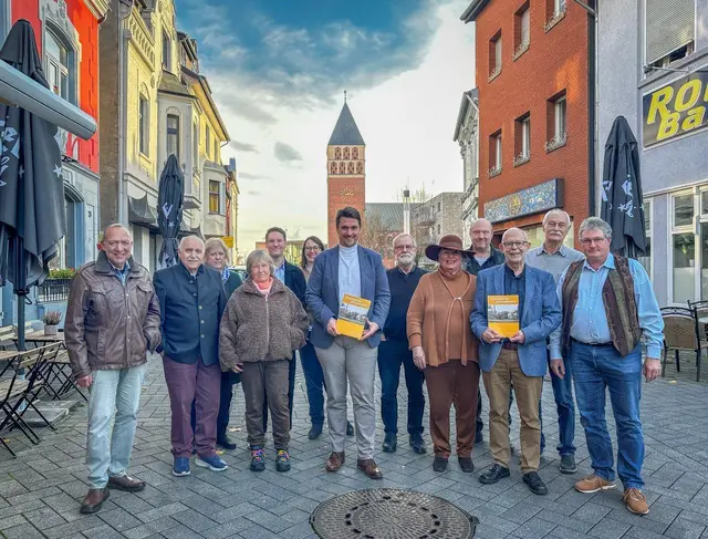 Der Heimat- und Geschichtsverein hat den 55. Band der Troisdorfer Jahreshefte (TJH) herausgegeben. Auf 124 Seiten bietet er Einblicke in Troisdorfs Geschichte und Gegenwart. | Foto: Stadt Troisdorf
