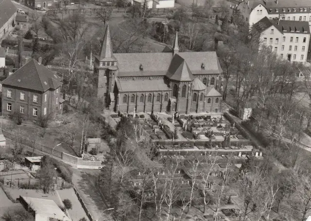 Das Stadtarchiv veranstaltet auch spannende Führungen durch die Stadtteile. Auf der Führung durch Fischenich erfährt man interessante Geschichten über Karthäusermönche, eine Rundburg und eine besondere Kirche. | Foto: Foto: Stadt Hürth