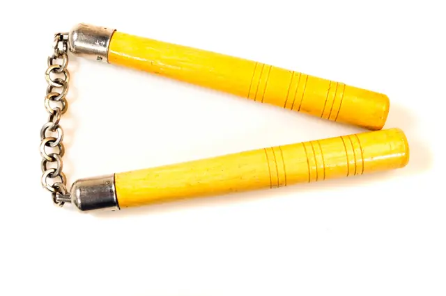 Nunchaku sind nach deutschem Waffengesetz verboten.  | Foto: Bundespolizei