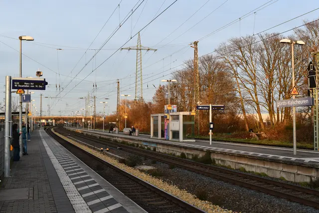 Auf die Pendler am Bahnhof Kalscheuren kommen erneut Belastungen zu: Die DB sperrt die Strecke Köln-Bonn wegen Bauarbeiten vom 14. bis 21. Dezember. | Foto: Foto Brodüffel